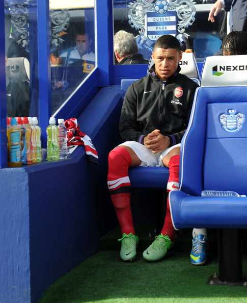 Alex Oxlade Chamberlain Of Arsenal Before The Barclays… News Photo - Getty Images - 168029824