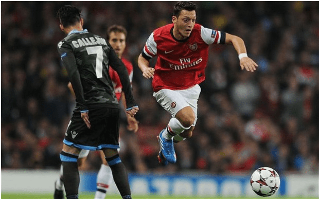 Ozil vs Napoli